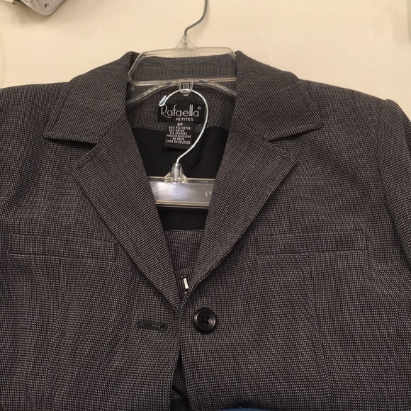 women’s suit - Picture 5 of 7